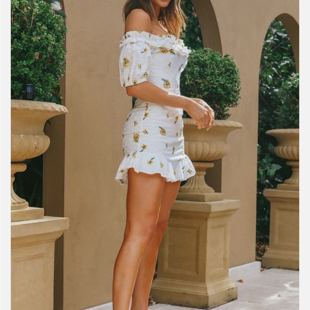 Selfie Leslie Mini Dress Morning Song Off-Shoulder Embroidery Size M  Eyelet - Picture 3 of 5